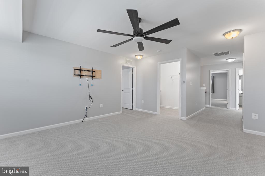 2411 WALTHALL COURT