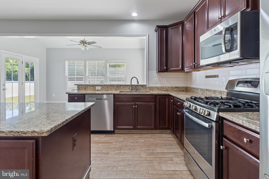 2411 WALTHALL COURT