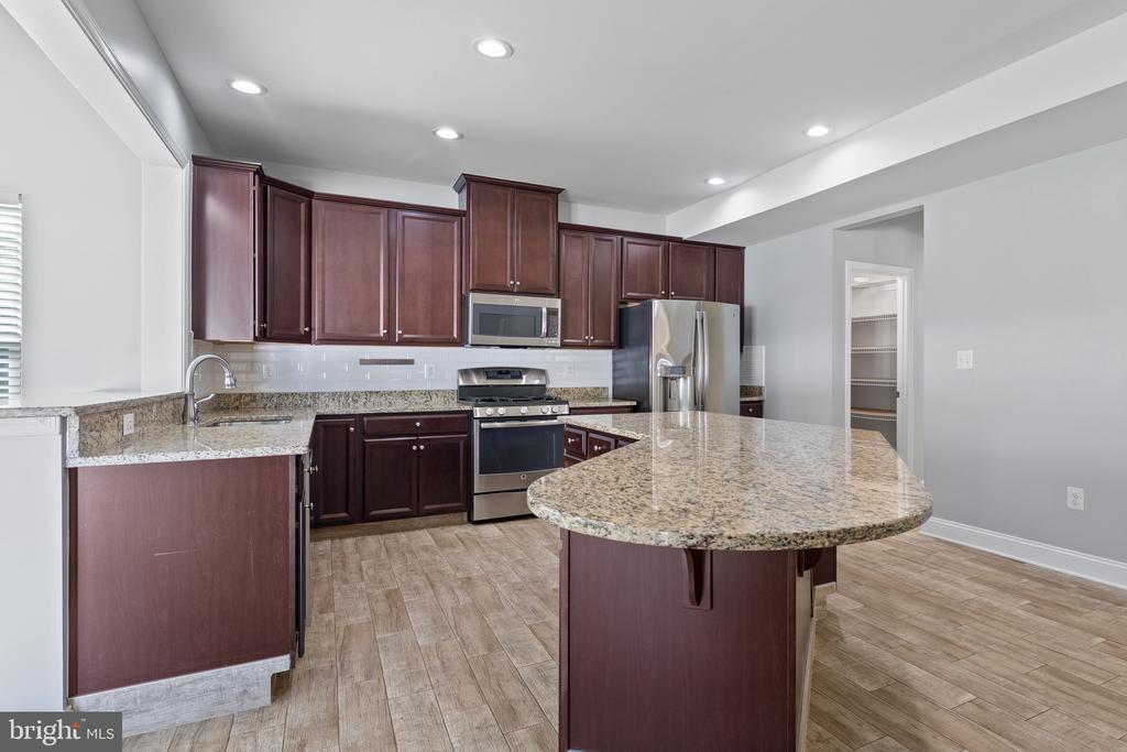 2411 WALTHALL COURT