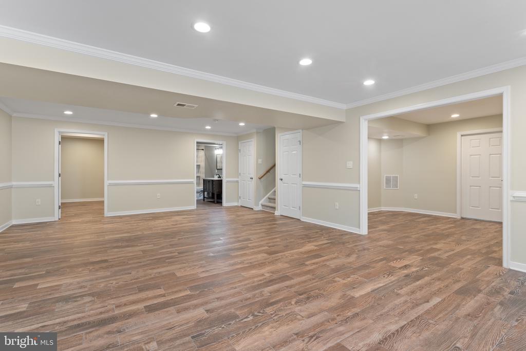 2411 WALTHALL COURT
