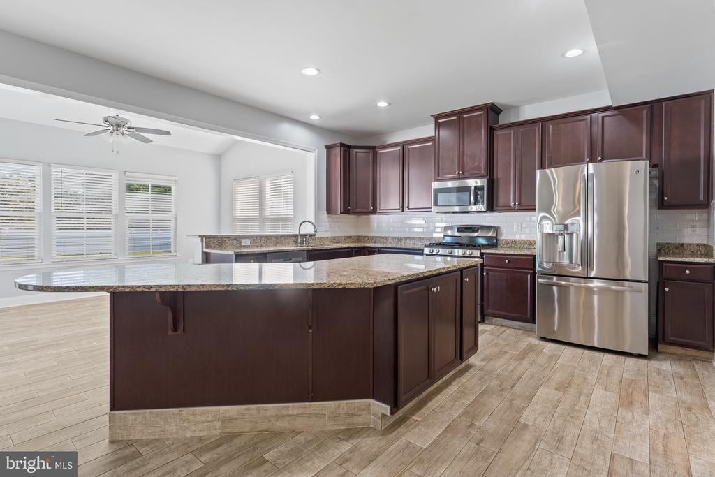 2411 WALTHALL COURT
