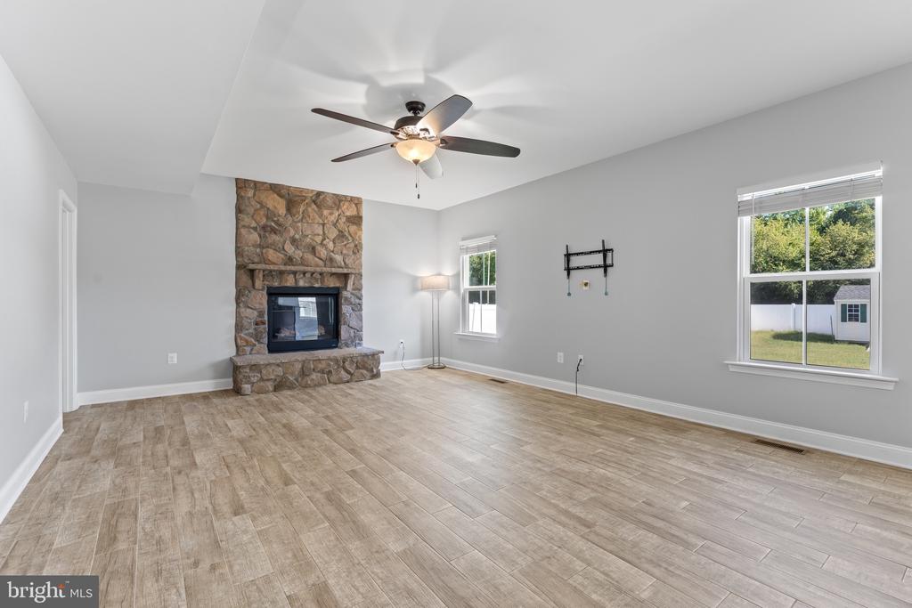 2411 WALTHALL COURT