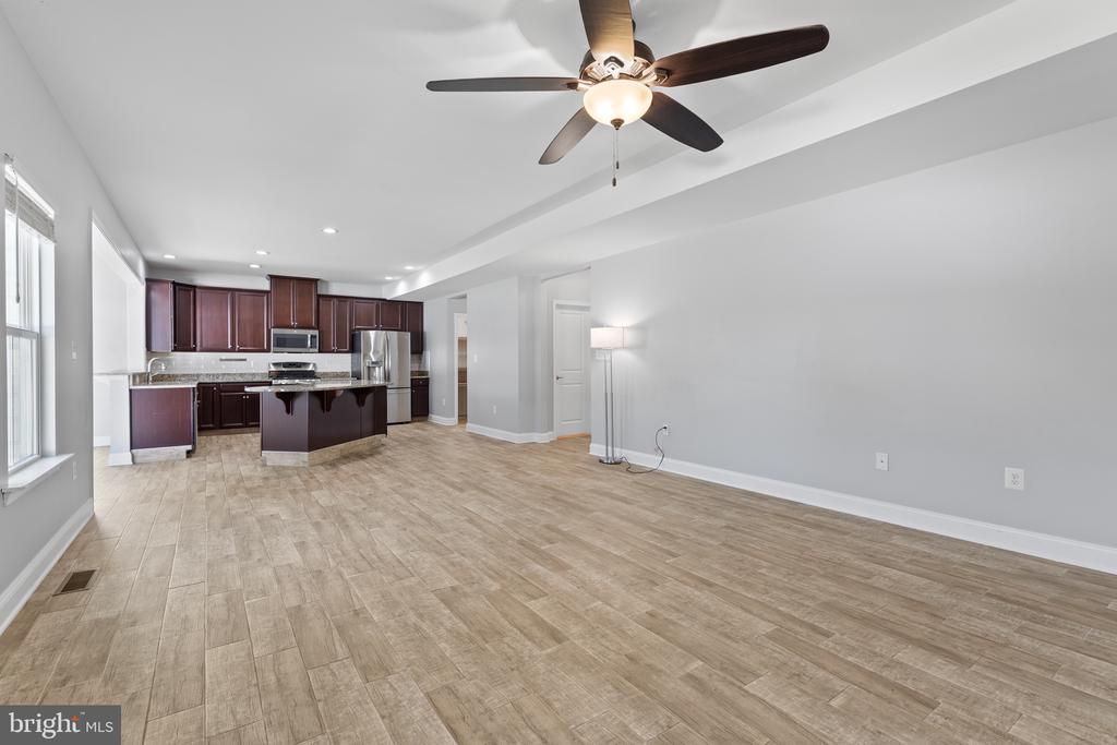 2411 WALTHALL COURT