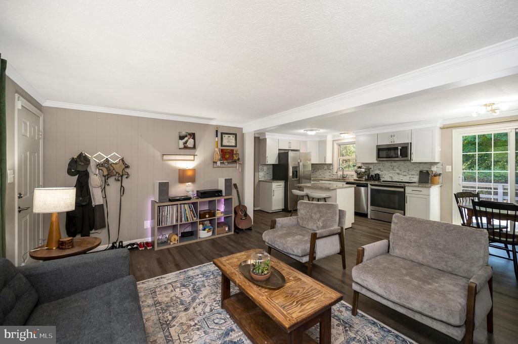 10916 DEER DRIVE