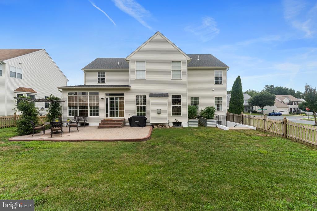 10310 LEES CROSSING LANE
