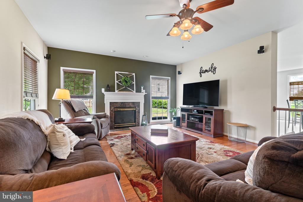 10310 LEES CROSSING LANE