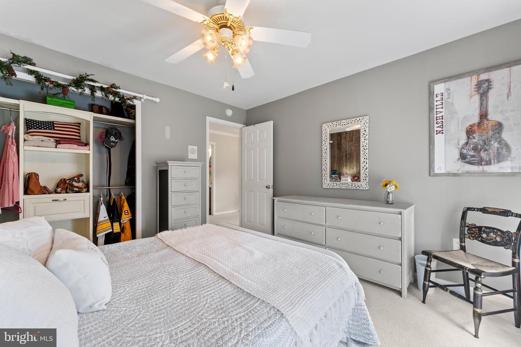 10310 LEES CROSSING LANE