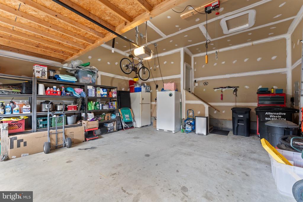 10310 LEES CROSSING LANE