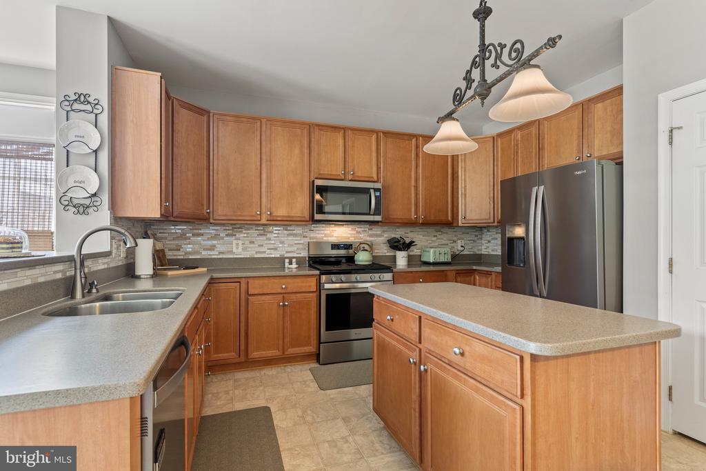 10310 LEES CROSSING LANE