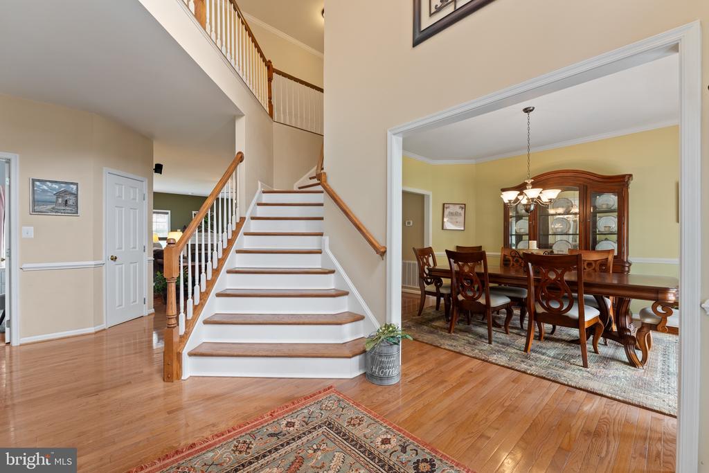 10310 LEES CROSSING LANE