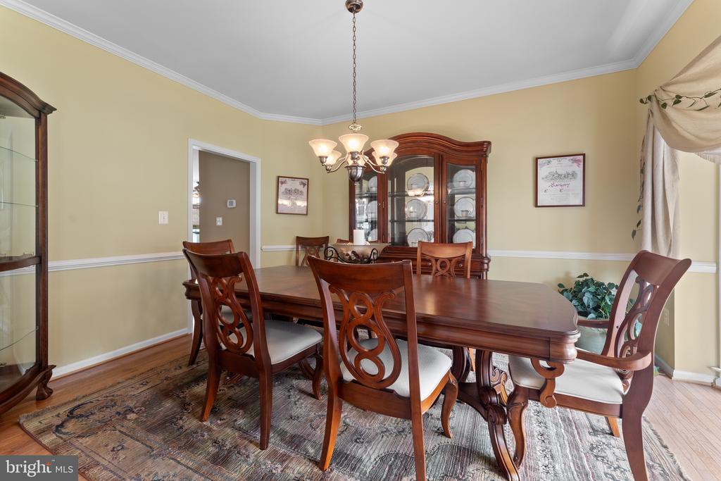 10310 LEES CROSSING LANE