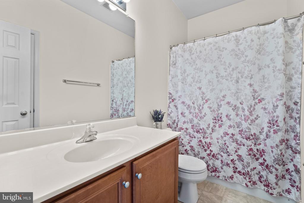 10310 LEES CROSSING LANE