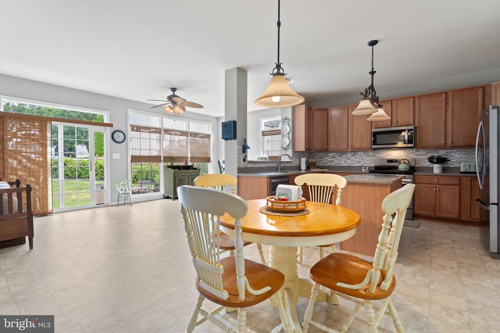 10310 LEES CROSSING LANE