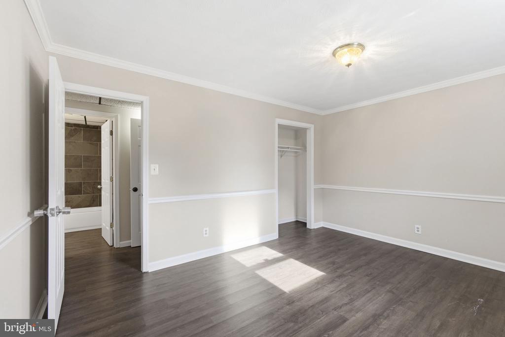 7301 DREW LANE