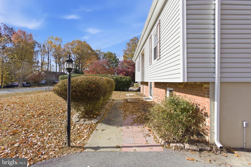 7301 DREW LANE