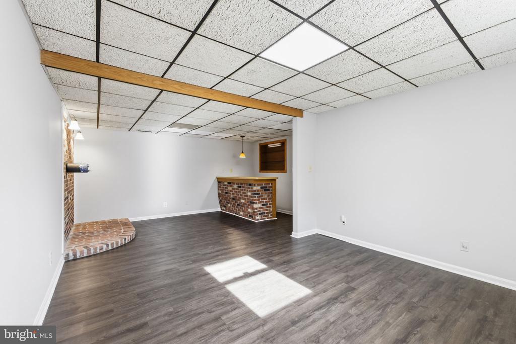 7301 DREW LANE