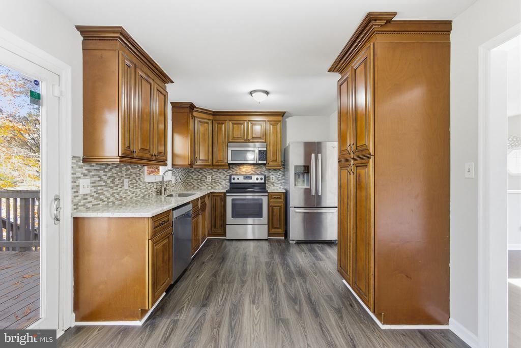 7301 DREW LANE