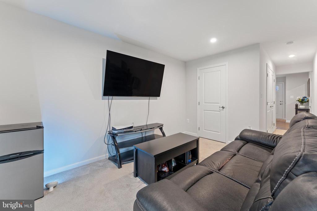 8809 STEVENSON LANE