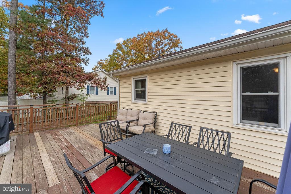 909 STONEWALL LANE