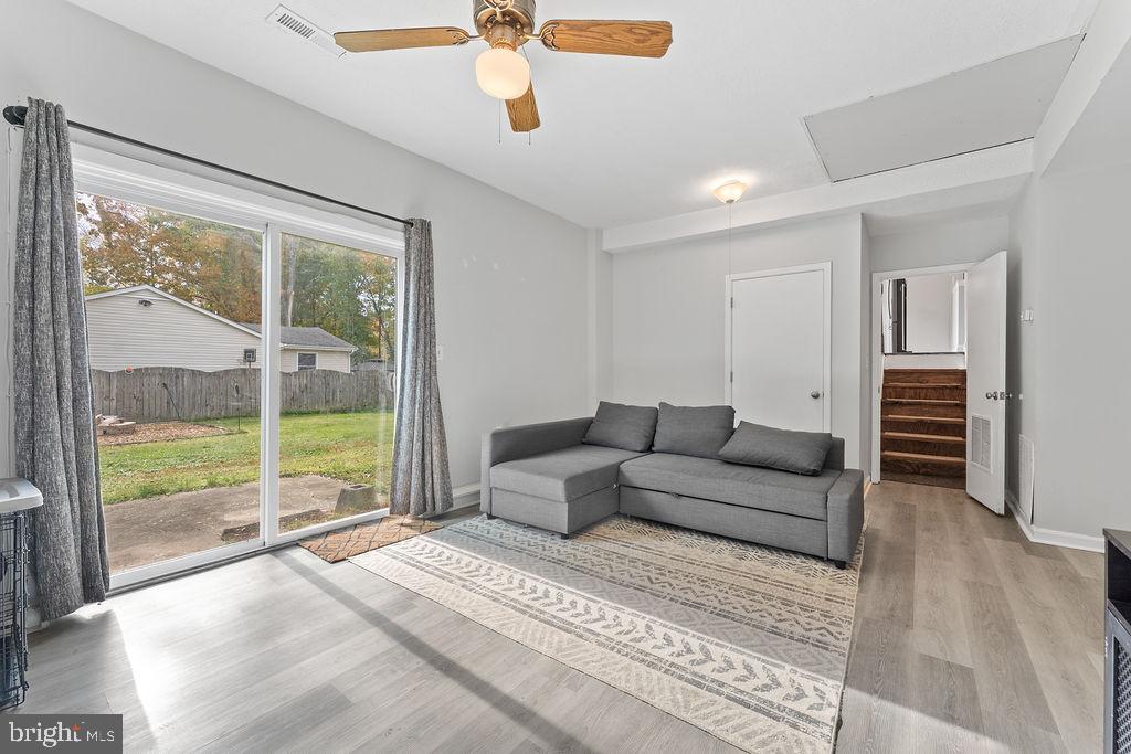 909 STONEWALL LANE