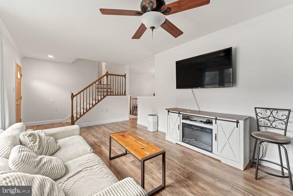 909 STONEWALL LANE