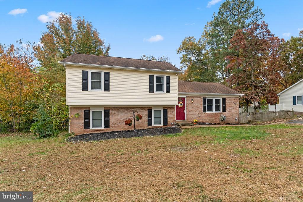 909 STONEWALL LANE