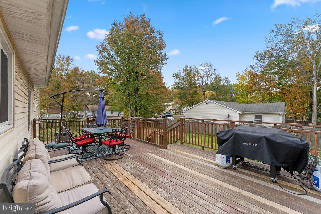 909 STONEWALL LANE