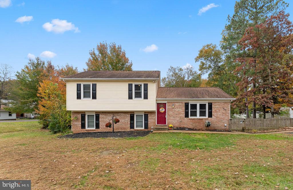 909 STONEWALL LANE