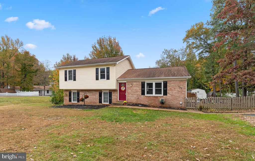 909 STONEWALL LANE