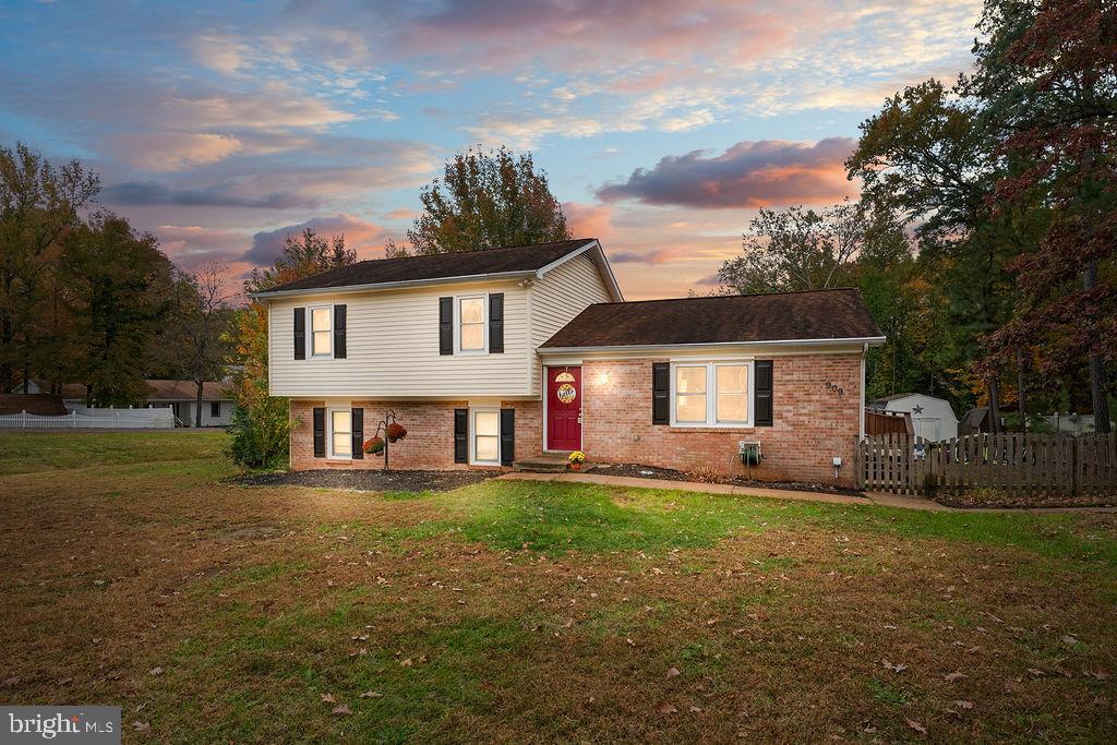 909 STONEWALL LANE