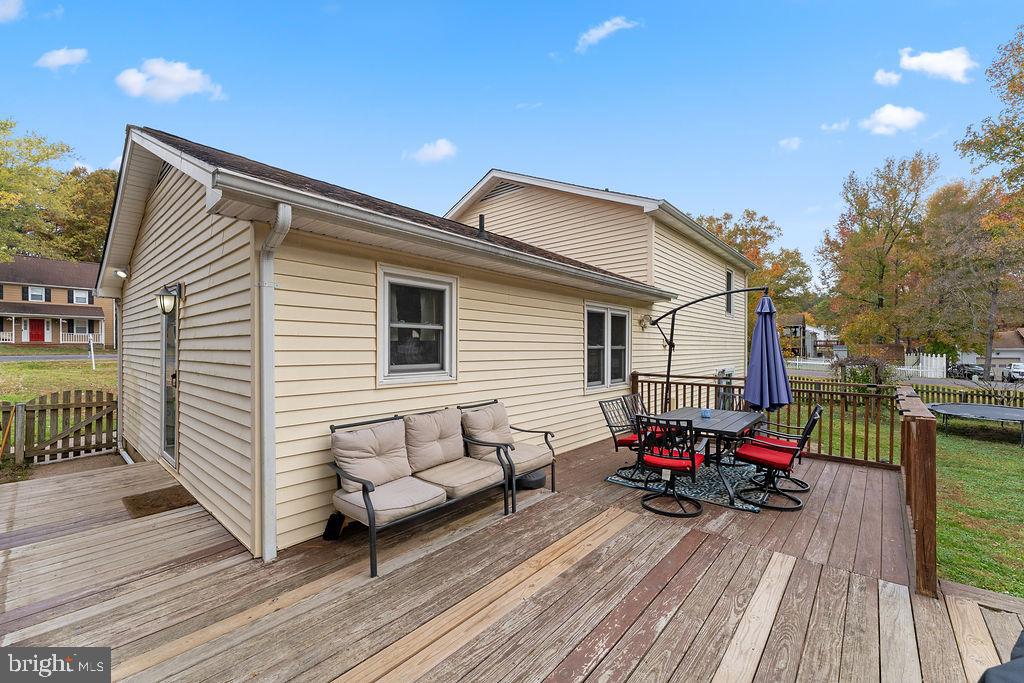 909 STONEWALL LANE