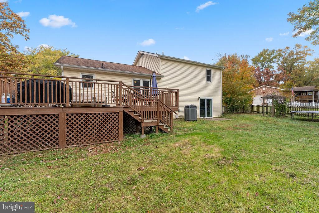 909 STONEWALL LANE
