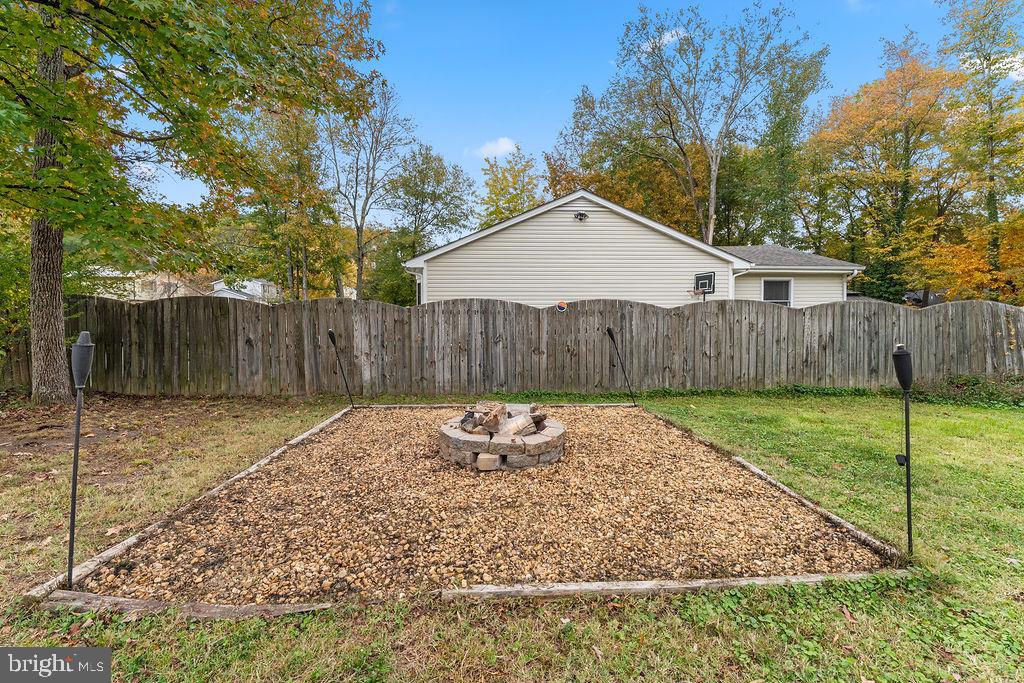 909 STONEWALL LANE
