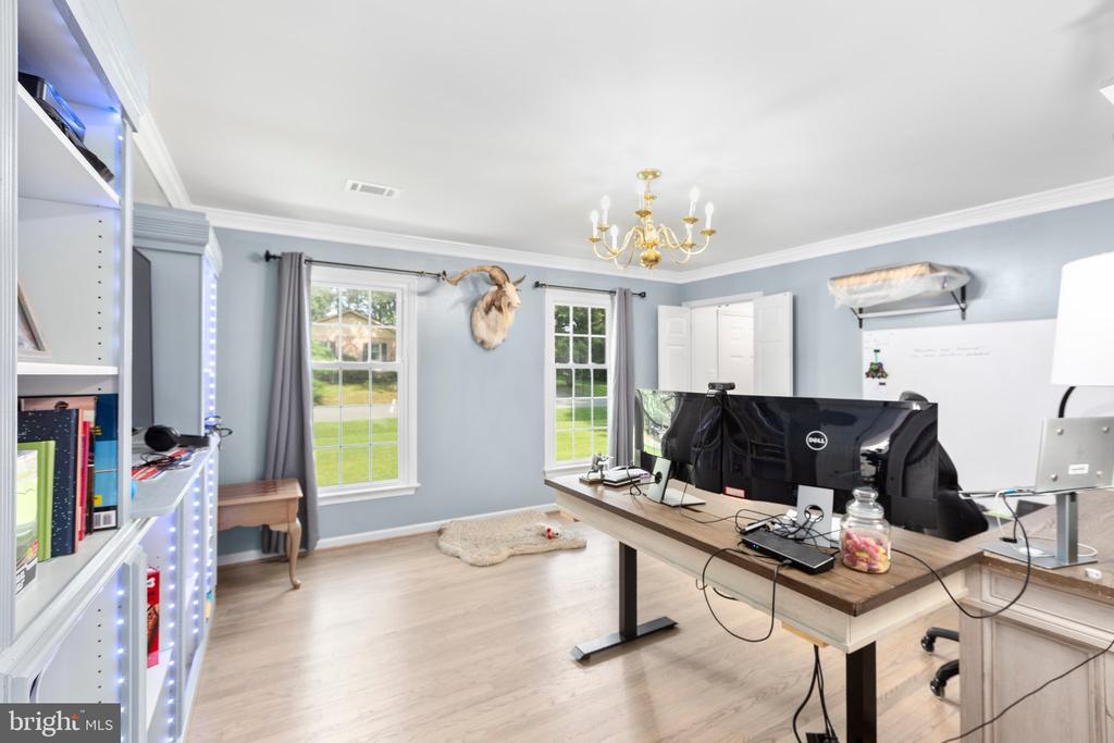 1550 CLOVER DRIVE