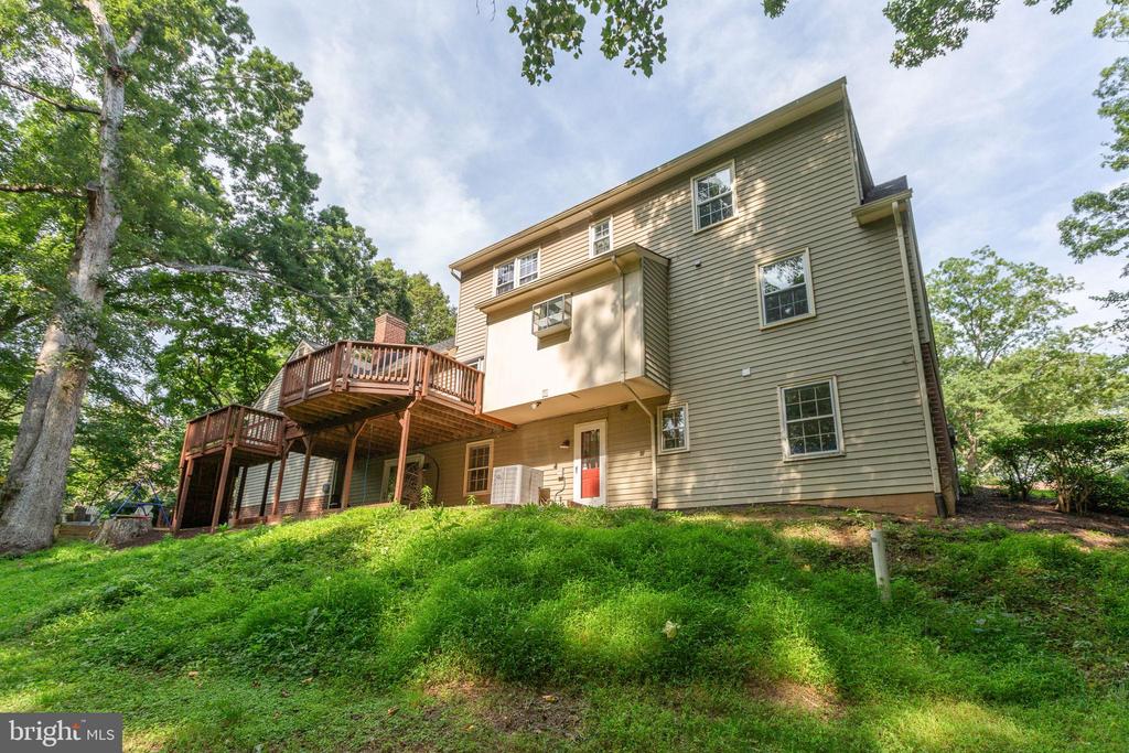 1550 CLOVER DRIVE
