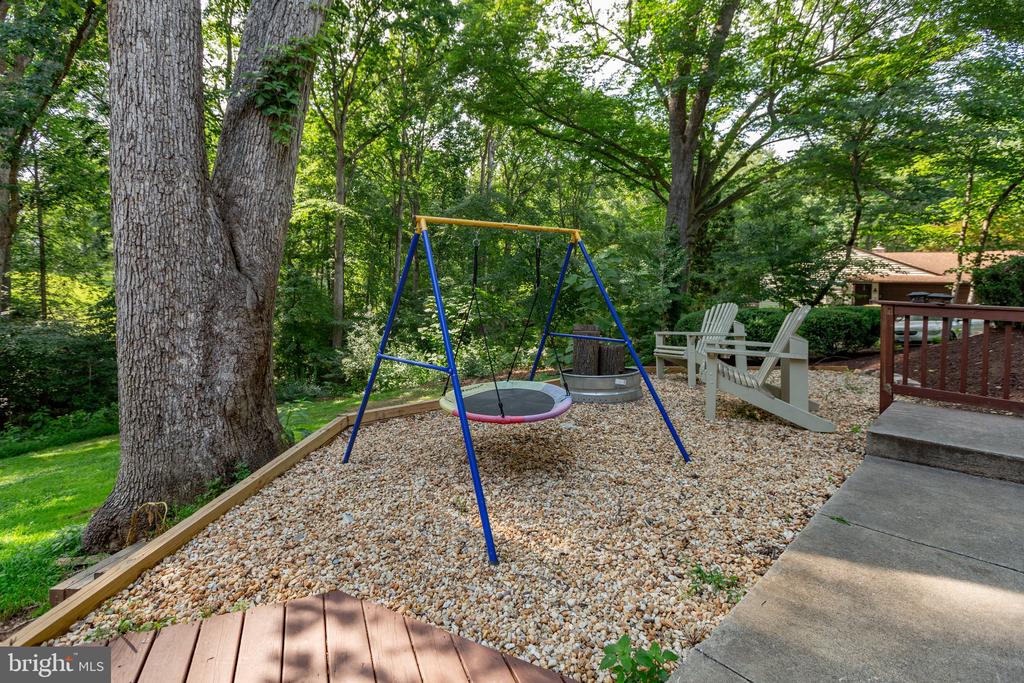 1550 CLOVER DRIVE
