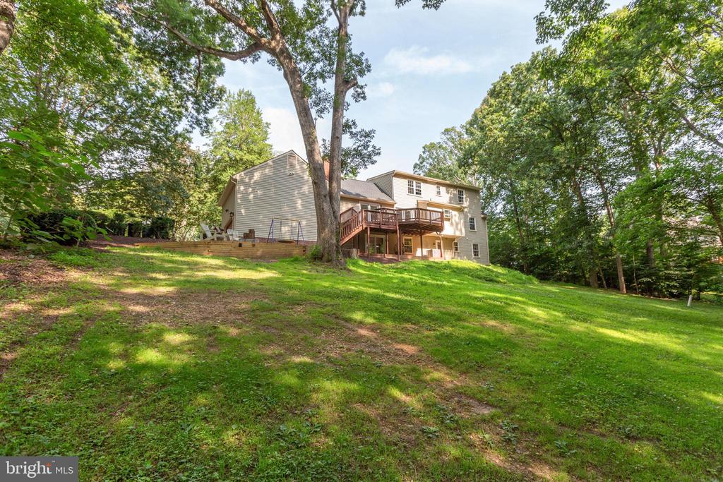 1550 CLOVER DRIVE