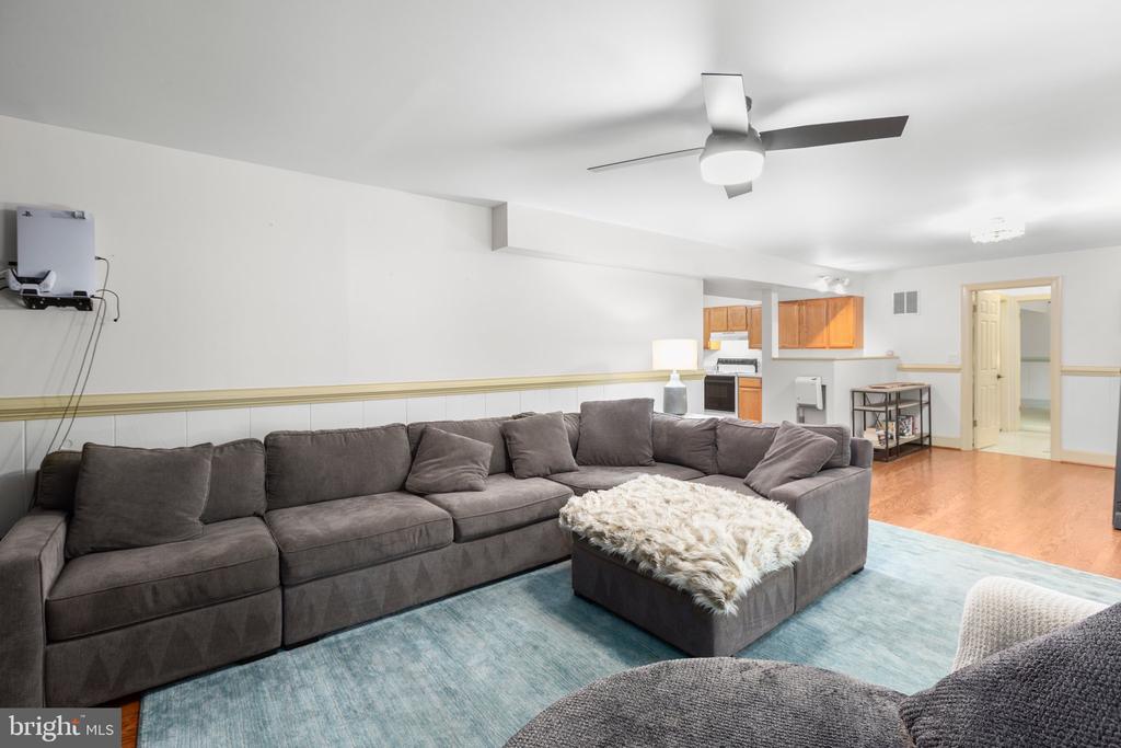 1550 CLOVER DRIVE