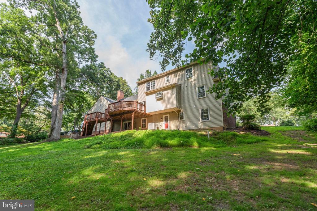 1550 CLOVER DRIVE
