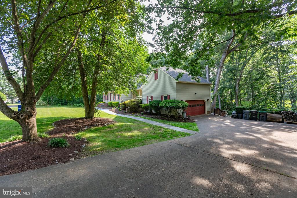 1550 CLOVER DRIVE