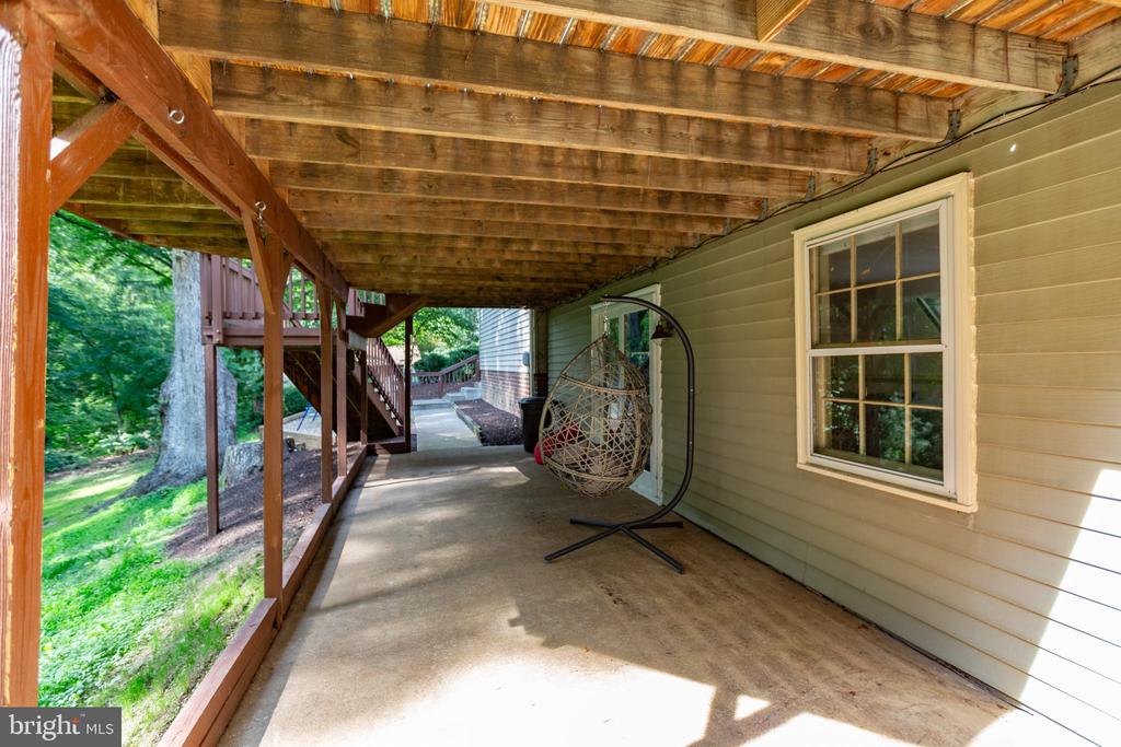 1550 CLOVER DRIVE