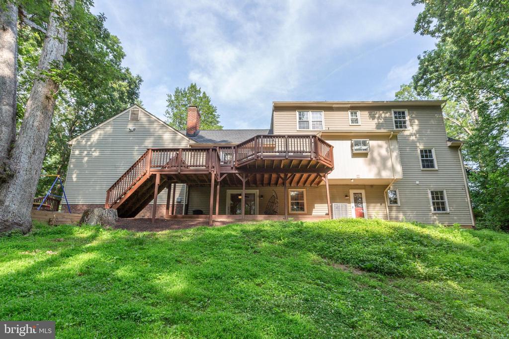 1550 CLOVER DRIVE