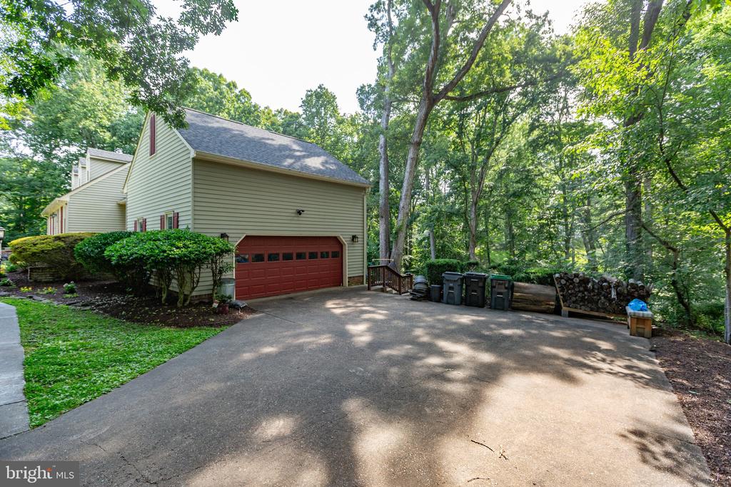 1550 CLOVER DRIVE