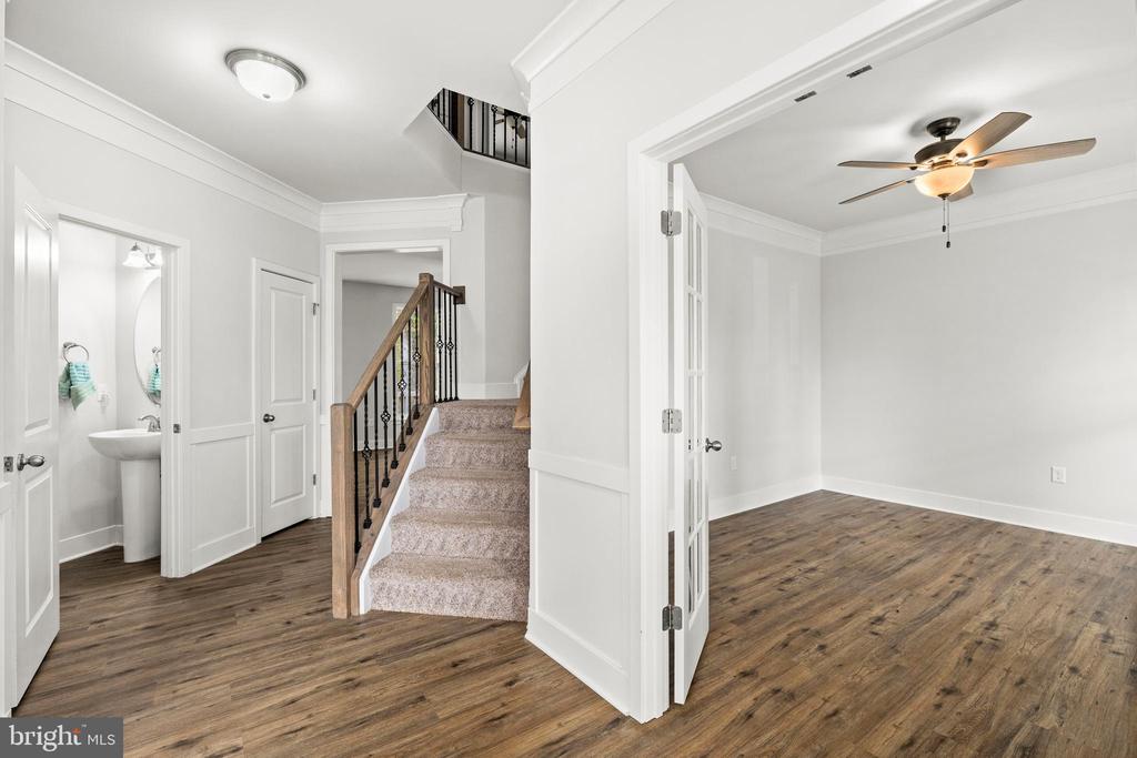 9113 ROYAL COURT