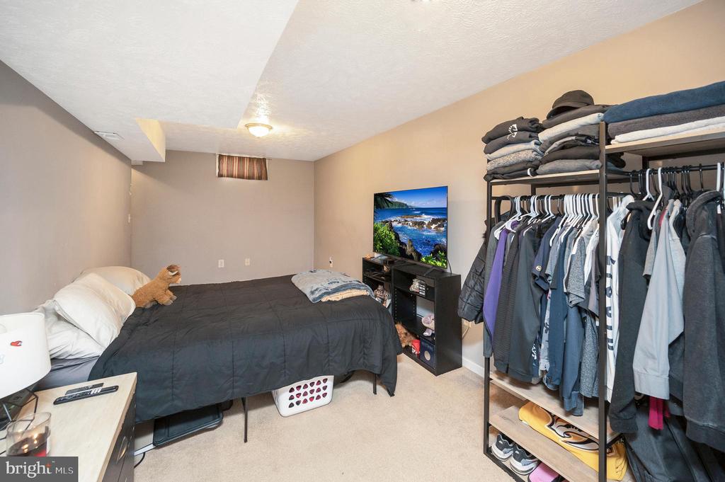9406 BRAKEN COURT