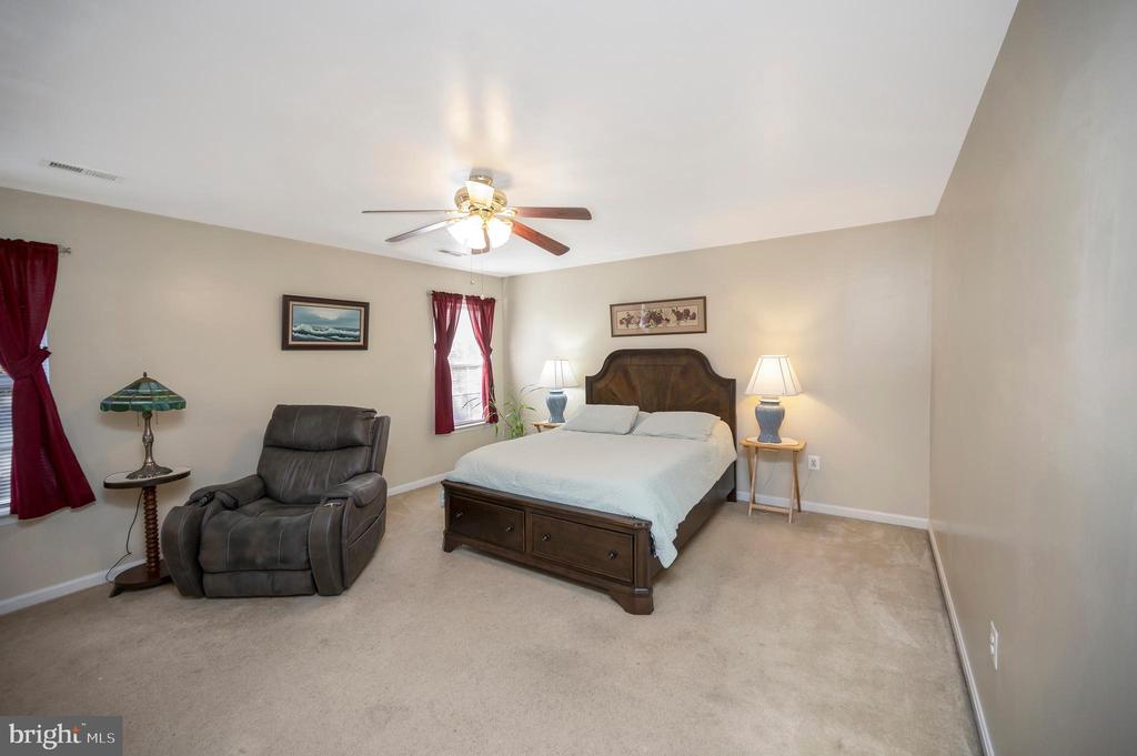 9406 BRAKEN COURT