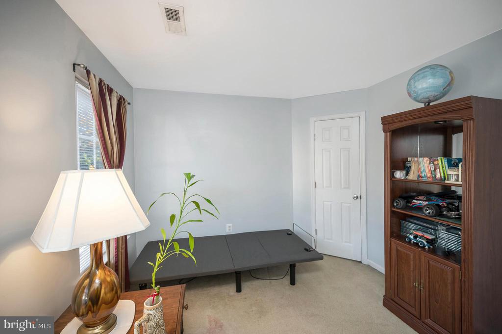 9406 BRAKEN COURT