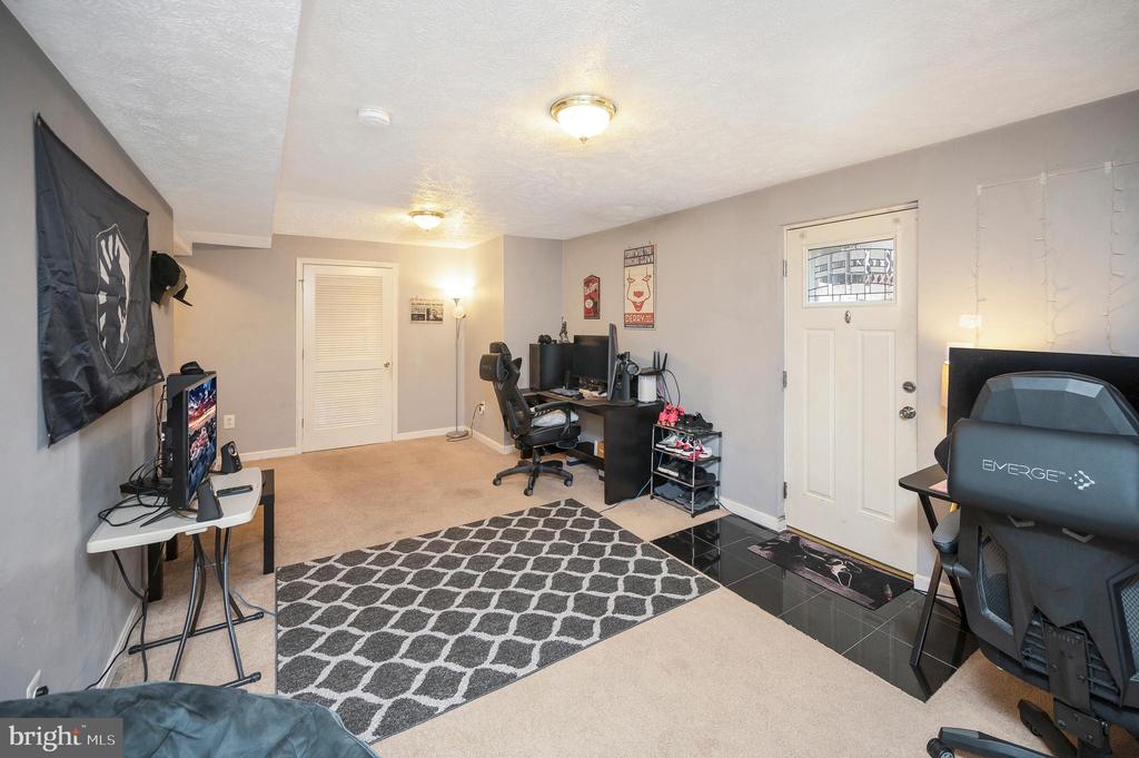 9406 BRAKEN COURT