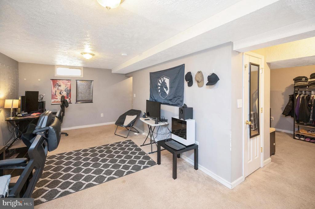 9406 BRAKEN COURT