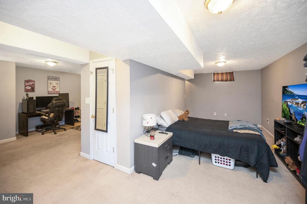 9406 BRAKEN COURT